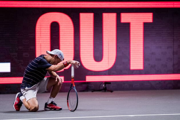 Sport Bilder des Tages bett1HULKS Championship - ATP, Tennis Herren 250; Koeln, 23.10.2020 Diego SCHWARTZMAN (ARG) kniet frustriert am Boden, Hintergrund OUT bett1HULKS Championship - ATP 250 am 23.10.2020 in Koeln (LANXESSarena), Deutschland Copyright: xBEAUTIFULxSPORTS Wunderlx