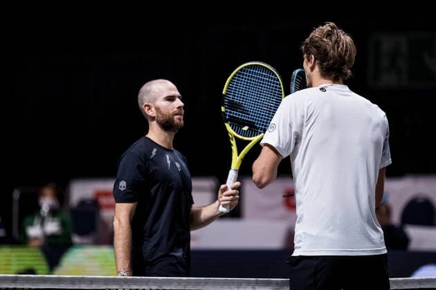 bett1HULKS Championship - ATP, Tennis Herren 250; Koeln, 23.10.2020 Adrian MANNARINO (FRA) und Alexander ZVEREV (GER) nach Spielende bett1HULKS Championship - ATP 250 am 23.10.2020 in Koeln (LANXESSarena), Deutschland Copyright: xBEAUTIFULxSPORTS Wunderlx