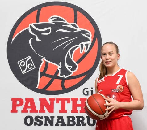 Basketball - Mannschaftsshooting Panthers Academy Osnabrück am 23.10.2020 in der OSC-Halle in Osnabrück (Niedersachsen Deutschland). Louisa Riehemann; Panthers Academy Osnabrück, 2. DBBL Nord, Portraittermin 2020 2021