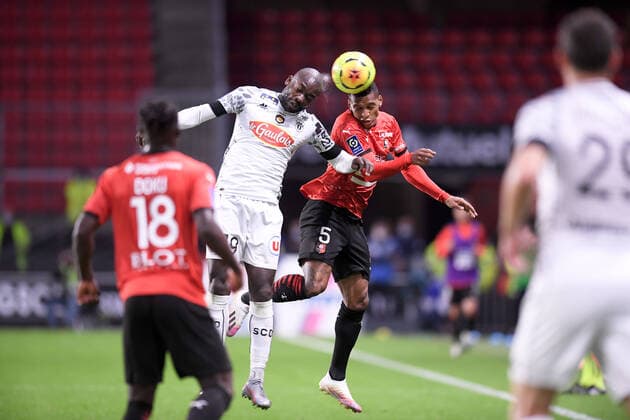 19 STEPHANE BAHOKEN (SCO) - 05 DALBERT HENRIQUE CHAGAS ESTAVAO (REN) FOOTBALL : Rennes vs Angers - Ligue 1 Uber Eats - 23 10 2020 FEP Panoramic 