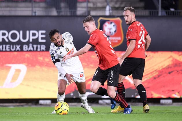 13 SOFIANE BOUFAL (SCO) - 31 ADRIEN TRUFFERT (REN) FOOTBALL : Rennes vs Angers - Ligue 1 Uber Eats - 23 10 2020 FEP Panoramic 