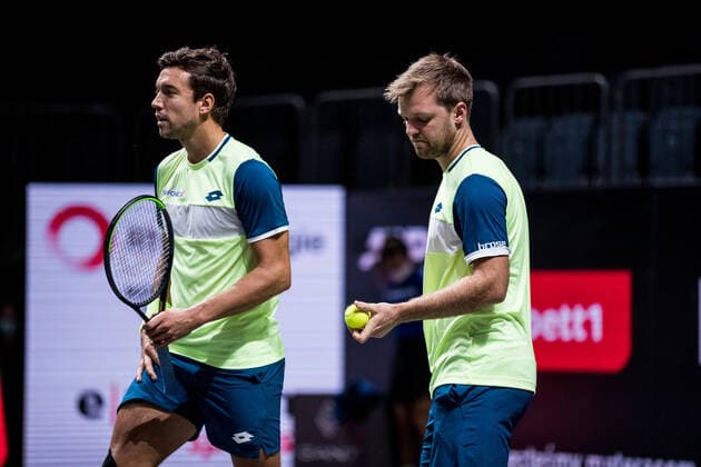bett1HULKS Championship - ATP, Tennis Herren 250; Koeln, 24.10.2020 Besprechung zwischen MIES und KRAWIETZ Halbfinale Doppel: Marcus DANIELL (NZL) und Philipp OSWALD (AUT) vs Kevin KRAWIETZ (GER) und Andreas MIES (GER) 3 bett1HULKS Championship - ATP 250 am 24.10.2020 in Koeln (LANXESSarena), Deutschland Copyright: xBEAUTIFULxSPORTS Wunderlx