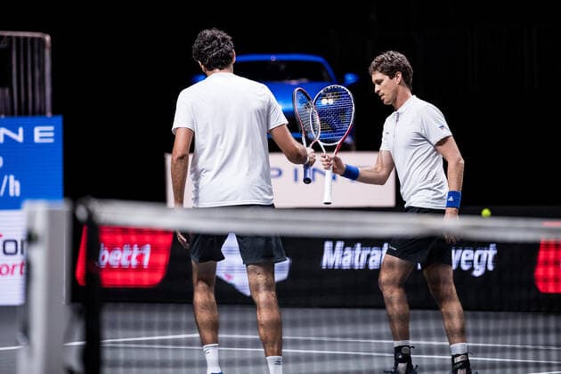 bett1HULKS Championship - ATP, Tennis Herren 250; Koeln, 24.10.2020 Abklatschen: OSWALD und DANIELL Halbfinale Doppel: Marcus DANIELL (NZL) und Philipp OSWALD (AUT) vs Kevin KRAWIETZ (GER) und Andreas MIES (GER) 3 bett1HULKS Championship - ATP 250 am 24.10.2020 in Koeln (LANXESSarena), Deutschland Copyright: xBEAUTIFULxSPORTS Wunderlx