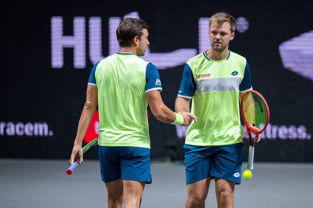 Im Andreas MIES (GER), Kevin KRAWIETZ (GER) Andreas MIES (GER), Kevin KRAWIETZ (GER) vs. Marcus DANIELL (NZL), Philipp OSWALD (AUT), TENNIS, bett1hulks Indoor, 24.10.2020, GER, TENNIS, ATP, Tennis Herren TOUR, bett1hulks Championship, Andreas MIES (GER), Kevin KRAWIETZ (GER) vs. Marcus DANIELL (NZL), Philipp OSWALD (AUT), 24.10.2020 KOELN Copyright: xEibnerxPressefotox xBenjaminxSOELZERx EP_BSO