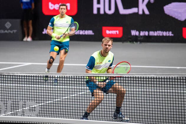 Im Kevin KRAWIETZ (GER), Andreas MIES (GER) Andreas MIES (GER), Kevin KRAWIETZ (GER) vs. Marcus DANIELL (NZL), Philipp OSWALD (AUT), TENNIS, bett1hulks Indoor, 24.10.2020, GER, TENNIS, ATP, Tennis Herren TOUR, bett1hulks Championship, Andreas MIES (GER), Kevin KRAWIETZ (GER) vs. Marcus DANIELL (NZL), Philipp OSWALD (AUT), 24.10.2020 KOELN Copyright: xEibnerxPressefotox xBenjaminxSOELZERx EP_BSO