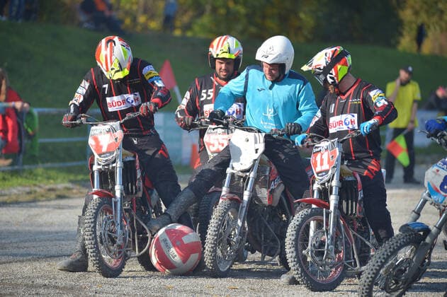 24.10.2020,Motoball-Bundesliga, MSC Philippsburg vs.Taifun Mörsch Zweikampf um den Ball -