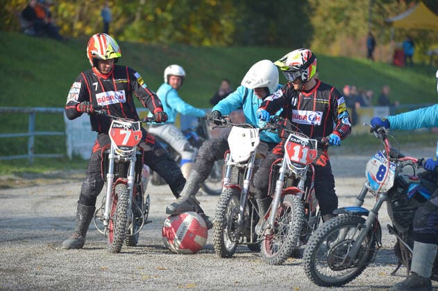 24.10.2020,Motoball-Bundesliga, MSC Philippsburg vs.Taifun Mörsch Zweikampf um den Ball -