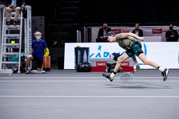 bett1HULKS Championship - ATP, Tennis Herren 250; Koeln, 24.10.2020 Jannik SINNER (ITA) Halbfinale Alexander ZVEREV (GER) 1 vs WC Jannik SINNER (ITA) bett1HULKS Championship - ATP 250 am 24.10.2020 in Koeln (LANXESSarena), Deutschland Copyright: xBEAUTIFULxSPORTS Wunderlx