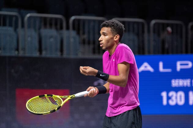 Im Felix AUGER-ALIASSIME (CAN) regt sich auf, Felix AUGER-ALIASSIME (CAN) vs. Diego SCHWARTZMAN (ARG), TENNIS, bett1hulks Indoor, 24.10.2020, Halbfinale GER, TENNIS, ATP, Tennis Herren TOUR, bett1hulks Championship, Felix AUGER-ALIASSIME (CAN) vs. Diego SCHWARTZMAN (ARG), Halbfinale, 24.10.2020 KOELN Copyright: xEibnerxPressefotox xBenjaminxSOELZERx EP_BSO