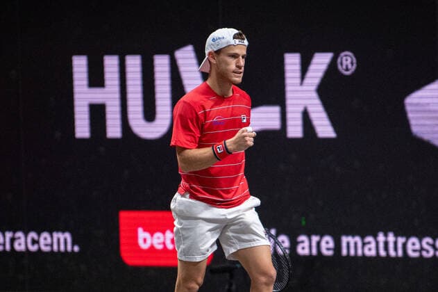 Im Diego SCHWARTZMAN (ARG), Felix AUGER-ALIASSIME (CAN) vs. Diego SCHWARTZMAN (ARG), TENNIS, bett1hulks Indoor, 24.10.2020, Halbfinale GER, TENNIS, ATP, Tennis Herren TOUR, bett1hulks Championship, Felix AUGER-ALIASSIME (CAN) vs. Diego SCHWARTZMAN (ARG), Halbfinale, 24.10.2020 KOELN Copyright: xEibnerxPressefotox xBenjaminxSOELZERx EP_BSO