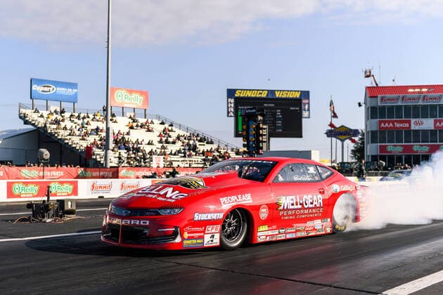 Bilder des Jahres 2020, Sport 10 Oktober Sport Themen der Woche KW43 Sport Bilder des Tages October 24, 2020, Baytown, Texas, USA: Erica Enders leaves smoke behind as she warms her tires with a burn out during the Mopar Express Lane Motorsport, Herren, USA, Dragster Drag Race Spring Nationals at Houston Raceway Park in Baytown, Texas on Saturday, October 24, 2020. Baytown USA - ZUMAp213 20201024_znp_p213_069 Copyright: xLynnxPenningtonx