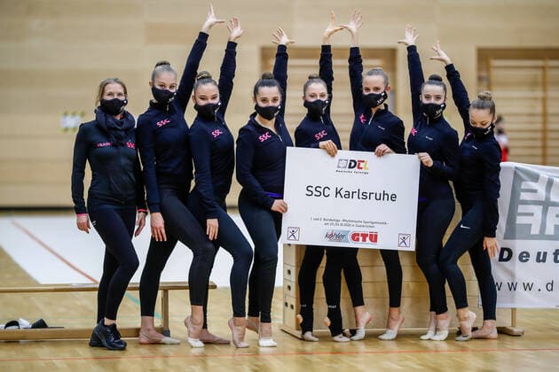 1. Vorrunde der Bundesliga 1+2 in der Rhythmischen Sportgymnastik; 24.10.2020 SSC Karsruhe e.V. (Maxima Bachmayer, Angelina Cosi Montes, Melina Holfeder, Martha Ostertag, Evelyn Schaefel, Elisa Schnorr, Uljana Wiens); 1. Vorrunde der Bundesliga 1+2 in der Rhythmischen Sportgymnastik am 24.10.2020 in der Multifunktionshalle der Hermann-Neuberger-Sportschule in Saarbruecken Saarland.