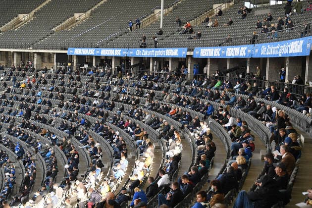 Bilder des Jahres 2020, Sport 10 Oktober Sport Themen der Woche KW43 Sport Bilder des Tages Fussball, Herren, 1. Bundesliga, Saison 2020 21, Ordentliche Mitgliederversammlung in der Ostkurve des Olympiastadions, Übersicht, 25.10. 2020, *** Football, Men, 1 Bundesliga, Season 2020 21, Annual General Meeting in the eastern curve of the Olympic Stadium, overview, 25 10 2020, Copyright: xMatthiasxKochx