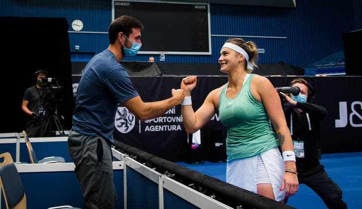 October 25, 2020, Ostrava, CZECH REPUBLIC: Aryna Sabalenka of Belarus celebrates with her coach after winning the final of the 2020 J&T Banka Ostrava Open WTA, Tennis Damen Premier tennis tournament Ostrava CZECH REPUBLIC - ZUMAa181 20201025_zaa_a181_007 Copyright: xRobxPrangex