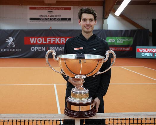 Sieger Marc-Andrea Huesler(SUI) mit Pokal, Trophäe Siegerehrung, Praesentation Tennis - Wolffkran Open - ATP, Tennis Herren Challenger - TC Ismaning - Ismaning - Bavaria - Germany - 25 October 2020. Â Copyright: xJuergenxHasenkopfx