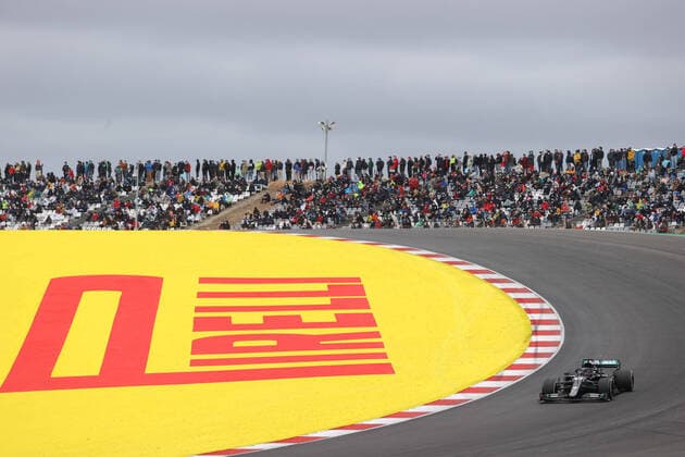 Motorsports: FIA Formula One World Championship, WM, Weltmeisterschaft 2020, Grand Prix of Portugal, 44 Lewis Hamilton (GBR, Mercedes-AMG Petronas Formula One Team), 55 Carlos Sainz (ESP, McLaren F1 Team), Portimao Portugal