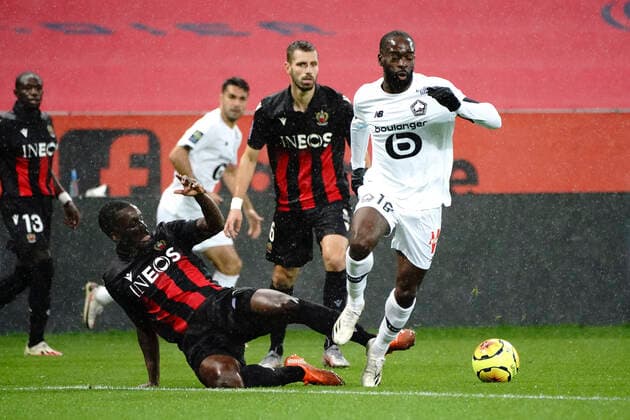 Stanley NSoki (OGC Nice) - Jonathan Ikone (Lille) FOOTBALL : OGC Nice vs Lille - Nice - 25 10 2020 NorbertScanella PanoramiC 