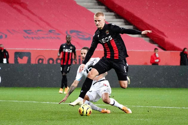 But - Kasper Dolberg (OGC Nice) - Domagoj Bradaric (Lille) FOOTBALL : OGC Nice vs Lille - Nice - 25 10 2020 NorbertScanella PanoramiC 