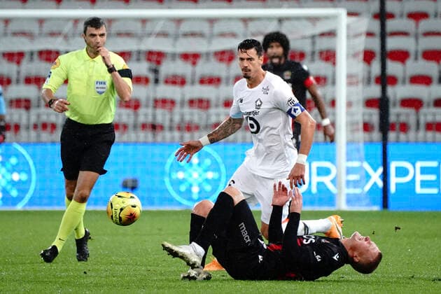 Jose Fonte (Lille) - Kasper Dolberg (OGC Nice) FOOTBALL : OGC Nice vs Lille - Nice - 25 10 2020 NorbertScanella PanoramiC 