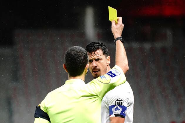 Jose Fonte (Lille) - Franck Schneider (arbitre) FOOTBALL : OGC Nice vs Lille - Nice - 25 10 2020 NorbertScanella PanoramiC 