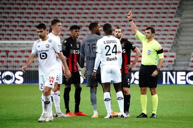 Mike Maignan (Lille) - Franck Schneider (Arbitre) FOOTBALL : OGC Nice vs Lille - Nice - 25 10 2020 NorbertScanella PanoramiC 