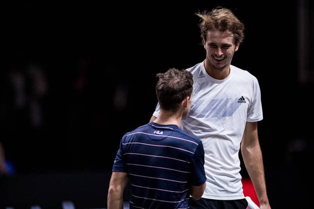 bett1HULKS Championship - ATP, Tennis Herren 250; Koeln, 25.10.2020 Abklatschen: ZVEREV und SCHWARTZMAN Finale Einzel: Alexander ZVEREV (GER) 1 vs. Diego SCHWARTZMAN (ARG) 2 bett1HULKS Championship - ATP 250 am 25.10.2020 in Koeln (LANXESSarena), Deutschland Copyright: xBEAUTIFULxSPORTS Wunderlx