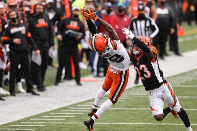 Bilder des Jahres 2020, Sport 10 Oktober Sport Themen der Woche KW43 Sport Bilder des Tages CINCINNATI, OH - OCTOBER 25: Cleveland Browns wide receiver Rashard Higgins (82) makes a catch late in the 4th quarter during the game against the Cleveland Browns and the Cincinnati Bengals on October 25, 2020, at Paul Brown Stadium in Cincinnati, OH. (Photo by Ian Johnson Icon Sportswire) NFL, American Football Herren, USA OCT 25 Browns at Bengals Icon201025018