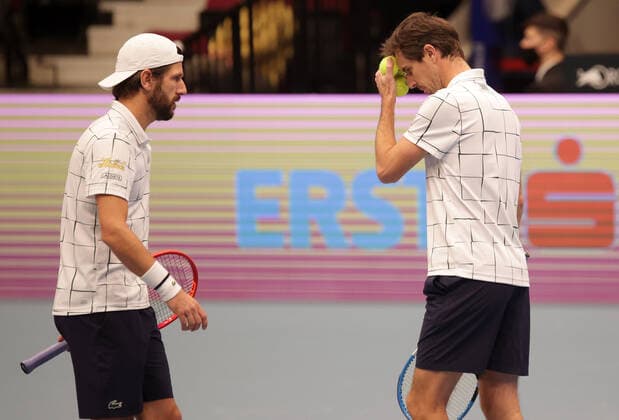 TENNIS - ATP, Tennis Herren Erste Bank Open VIENNA,AUSTRIA,28.OCT.20 - TENNIS - ATP World Tour, Erste Bank Open. Image shows Juergen Melzer (AUT) and Edouard Roger-Vasselin (FRA). GEPAxpictures xWalterxLuger