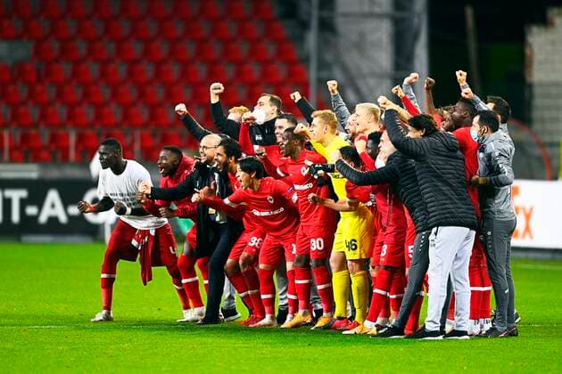 Bilder des Jahres 2020, Sport 10 Oktober Sport Themen der Woche KW44 Sport Bilder des Tages DEURNE, BELGIUM - OCTOBER 29 : players of antwerp celebrates winning the Europa League Group J match between Royal Antwerp FC and Tottenham Hotspur FC at Bosuil Stadium on October 29, 2020 in Deurne, Belgium, 29 10 2020 ( Photo by Gregory Van Gansen Photo News ) FOOTBALL : Royal Antwerp FC v Tottenham Hotspur FC - Europa League - 29 10 2020 PHOTONEWS PANORAMIC 