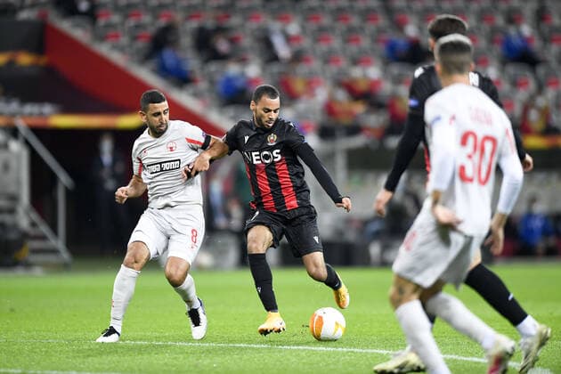 10 ALEXIS CLAUDE MAURICE (NICE) - 08 MARWAN KABHA (HAP) FOOTBALL : Nice vs Hapoel Beer Sheva - Ligue Europa - 29 10 2020 FEP Panoramic 