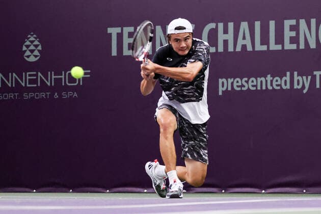 Im Bild: Taro Daniel (JPN) 2 TENNIS CHALLENGER HAMBURG - presented by TANNENHOF, Hamburg, DTB-Stützpunkt Hamburg, 30.10.2020,