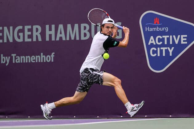 Im Bild: Taro Daniel (JPN) 2 TENNIS CHALLENGER HAMBURG - presented by TANNENHOF, Hamburg, DTB-Stützpunkt Hamburg, 30.10.2020,