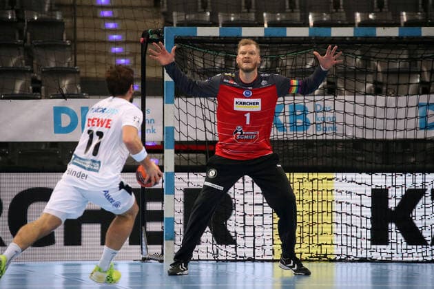 29.10.20 TVB Stuttgart - SC DHFK Leipzig Deutschland, Stuttgart, 29.10.2020, Handball, DKB Bundesliga, Saison 2020 2021, TVB Stuttgart - SC DHFK Leipzig: v.l. Lukas Binder (SC DHFK Leipzig), Johannes Bitter (TVB Stuttgart).