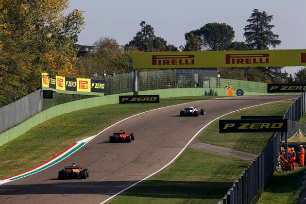 Motorsports: FIA Formula One World Championship, WM, Weltmeisterschaft 2020, Grand Prix of Emilia Romagna, 55 Carlos Sainz (ESP, McLaren F1 Team), 5 Sebastian Vettel (GER, Scuderia Ferrari Mission Winnow), 18 Lance Stroll (CAN, BWT Racing Point F1 Team), Imola Italy