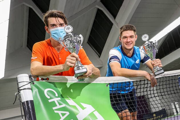 Sport Bilder des Tages Im Bild: Sieger Doppel: Marc-Andrea Huesler (SUI) und Kamil Majchrzak (POL) 1 TENNIS CHALLENGER HAMBURG - presented by TANNENHOF, Hamburg, DTB-Stützpunkt Hamburg, 31.10.2020,