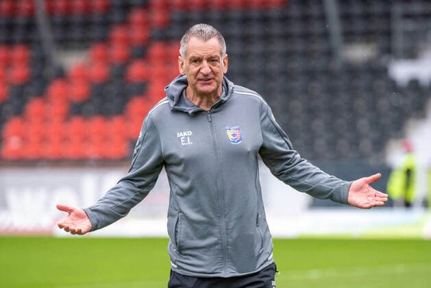 Torwarttrainer Eike Immel (TSV Eintracht Stadtallendorf). Deutschland, Aspach, 01.11.2020, Fussball, Regionalliga Suedwest: SG Sonnenhof Grossaspach vs TSV Eintracht Stadtallendorf, Saison 2020 2021, 12. Spieltag, WirmachenDruck-Arena Foto: A2 Bildagentur Peter Hartenfelser
