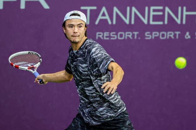 Im Bild: Taro Daniel (JPN) 2 TENNIS CHALLENGER HAMBURG - presented by TANNENHOF, Hamburg, DTB-Stützpunkt Hamburg, 01.11.2020,