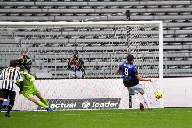 08 PIERRE LEES MELOU (NICE) - DOS - PENALTY - BUT FOOTBALL : Angers vs Nice - Ligue 1 Uber Eats - 01 11 2020 FEP Panoramic 