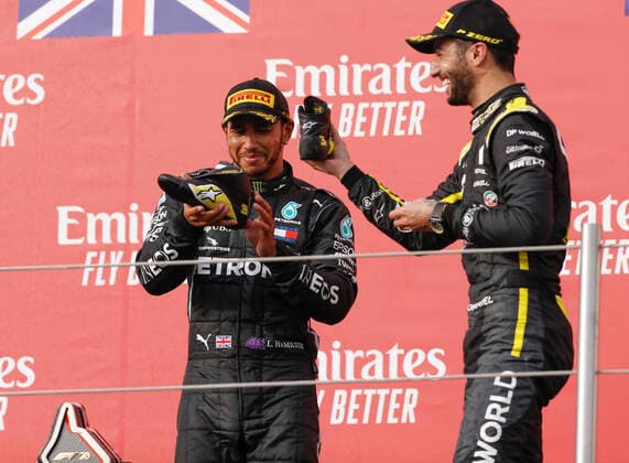 Motorsports: FIA Formula One World Championship, WM, Weltmeisterschaft 2020, Grand Prix of Emilia Romagna, 44 Lewis Hamilton (GBR, Mercedes-AMG Petronas Formula One Team), 3 Daniel Ricciardo (AUS, Renault DP World F1 Team), Imola Italy