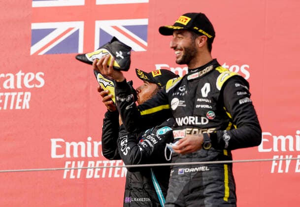 Motorsports: FIA Formula One World Championship, WM, Weltmeisterschaft 2020, Grand Prix of Emilia Romagna, 44 Lewis Hamilton (GBR, Mercedes-AMG Petronas Formula One Team), 3 Daniel Ricciardo (AUS, Renault DP World F1 Team), Imola Italy