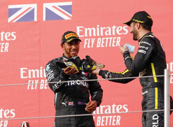 Motorsports: FIA Formula One World Championship, WM, Weltmeisterschaft 2020, Grand Prix of Emilia Romagna, 44 Lewis Hamilton (GBR, Mercedes-AMG Petronas Formula One Team), 3 Daniel Ricciardo (AUS, Renault DP World F1 Team), Imola Italy