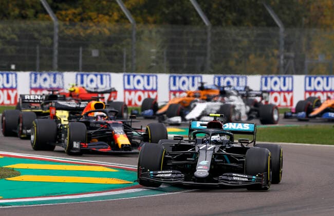 Motorsports: FIA Formula One World Championship, WM, Weltmeisterschaft 2020, Grand Prix of Emilia Romagna, 77 Valtteri Bottas (FIN, Mercedes-AMG Petronas Formula One Team), 33 Max Verstappen (NLD, Aston Martin Red Bull Racing), Imola Italy
