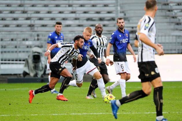 10 ANGELO FULGINI (SCO) - 09 KASPER DOLBERG (NICE) FOOTBALL : Angers vs Nice - Ligue 1 Uber Eats - 01 11 2020 FEP Panoramic 
