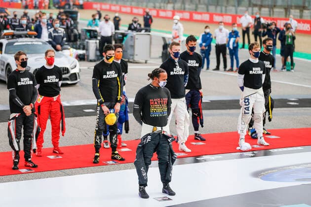 Motorsports: FIA Formula One World Championship, WM, Weltmeisterschaft 2020, Grand Prix of Emilia Romagna, F1 drivers on the grid in support of the Black Lives Matter movement against racism, 44 Lewis Hamilton (GBR, Mercedes-AMG Petronas Formula One Team), Imola Italy