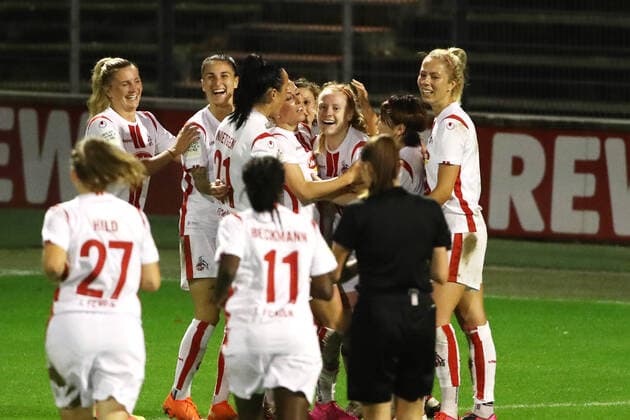 1.FC Köln vs. Bayer Leverkusen Fussball Frauen DFB Pokal, 2. Runde Kölner Jubel nach dem Tor zum 1:0 durch Amber Barrett (1.FC Köln) 01.11.2020
