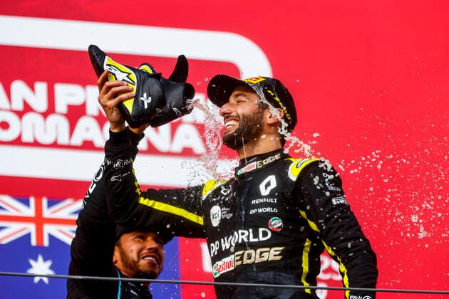 Motorsports: FIA Formula One World Championship, WM, Weltmeisterschaft 2020, Grand Prix of Emilia Romagna Motorsports: FIA Formula One World Championship 2020, Grand Prix of Emilia Romagna, 44 Lewis Hamilton (GBR, Mercedes-AMG Petronas Formula One Team), 3 Daniel Ricciardo (AUS, Renault DP World F1 Team),