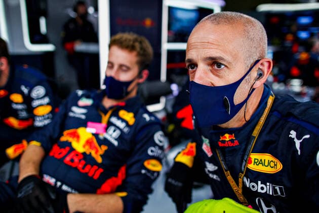 Motorsports: FIA Formula One World Championship, WM, Weltmeisterschaft 2020, Grand Prix of Emilia Romagna Motorsports: FIA Formula One World Championship 2020, Grand Prix of Emilia Romagna, Mechanic of Aston Martin Red Bull Racing