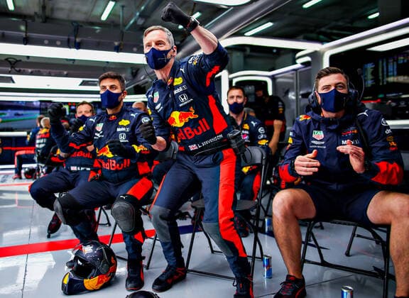 Motorsports: FIA Formula One World Championship, WM, Weltmeisterschaft 2020, Grand Prix of Emilia Romagna Motorsports: FIA Formula One World Championship 2020, Grand Prix of Emilia Romagna, Mechanic of Aston Martin Red Bull Racing