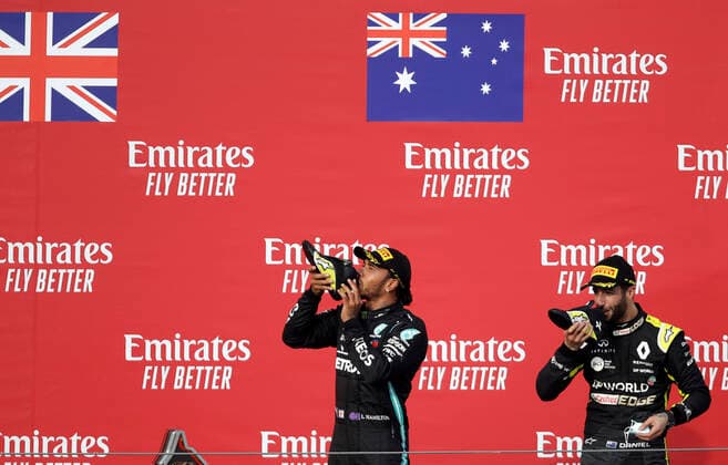 Motorsports: FIA Formula One World Championship, WM, Weltmeisterschaft 2020, Grand Prix of Emilia Romagna Motorsports: FIA Formula One World Championship 2020, Grand Prix of Emilia Romagna, 44 Lewis Hamilton (GBR, Mercedes-AMG Petronas Formula One Team), 3 Daniel Ricciardo (AUS, Renault DP World F1 Team),