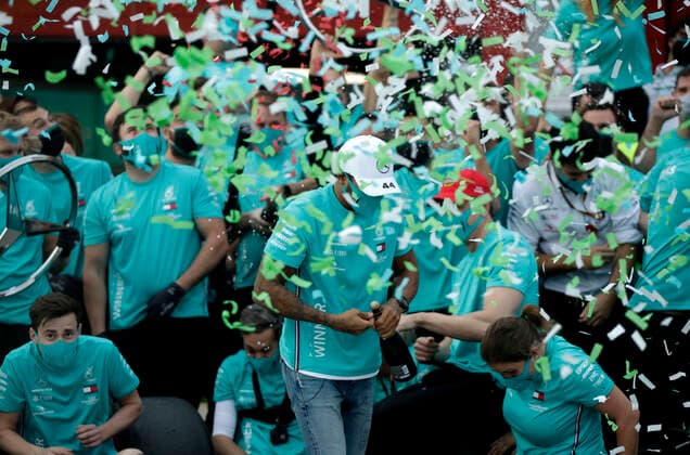 Motorsports: FIA Formula One World Championship, WM, Weltmeisterschaft 2020, Grand Prix of Emilia Romagna Motorsports: FIA Formula One World Championship 2020, Grand Prix of Emilia Romagna, 44 Lewis Hamilton (GBR, Mercedes-AMG Petronas Formula One Team) and his team celebrates win of Constructors Championship 2020